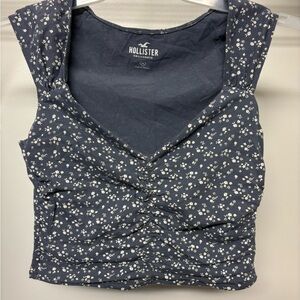 Hollister Women's Dark Blue Floral Crop Top size medium